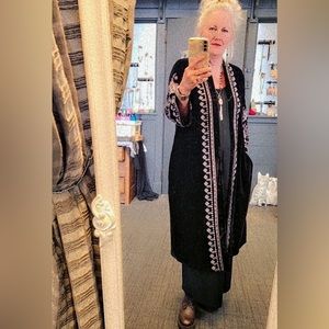 Paparazzi Velvet Kimono